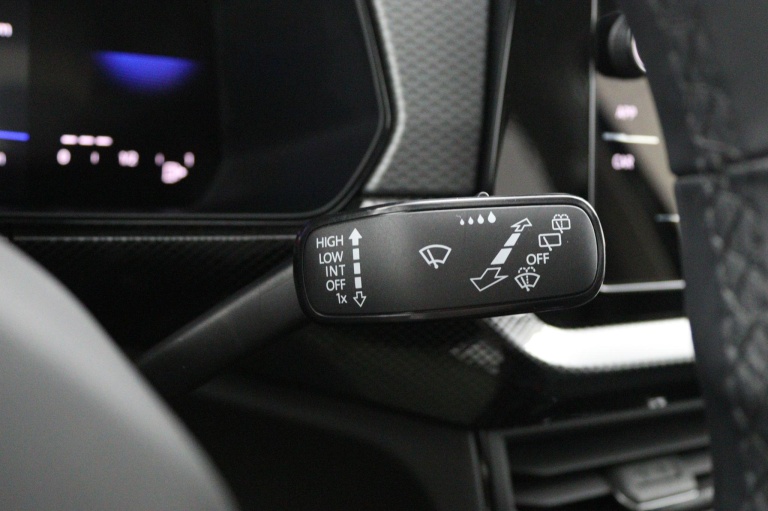 Volkswagen T-Cross - 1.0 TSI Life Edition 25