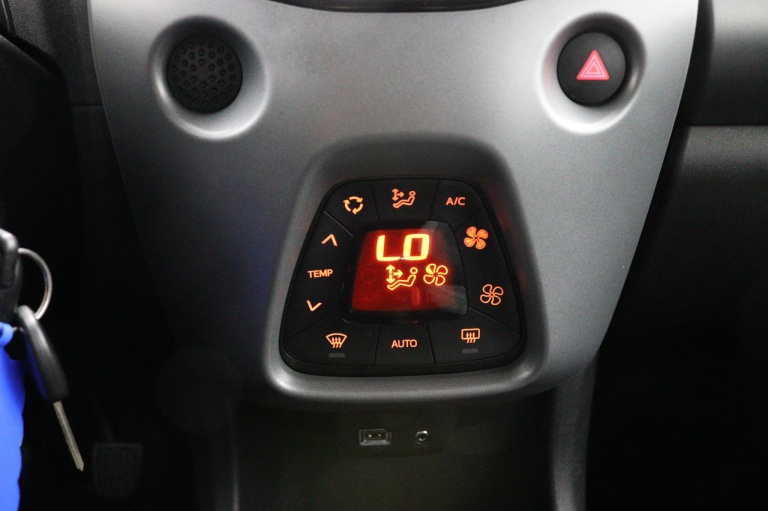 Toyota Aygo - 1.0 VVT-i x-joy 16