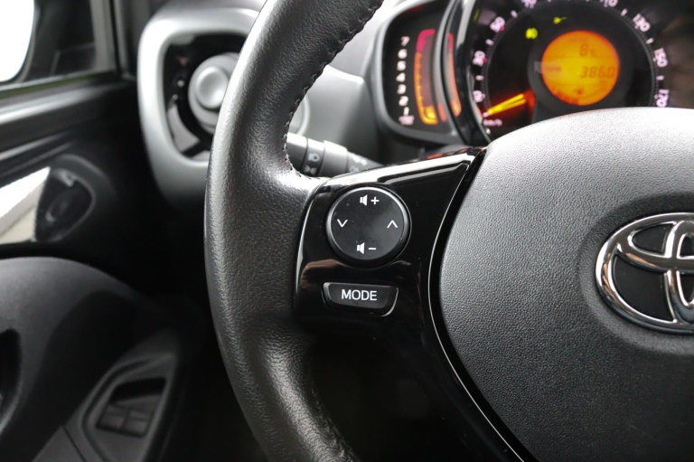 Toyota Aygo - 1.0 VVT-i x-joy 17