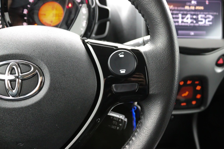 Toyota Aygo - 1.0 VVT-i x-joy 18