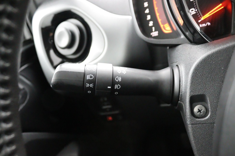 Toyota Aygo - 1.0 VVT-i x-joy 19