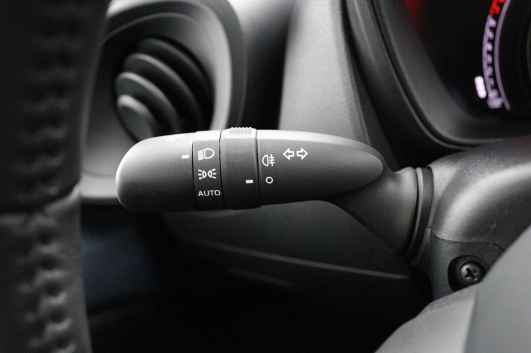 Toyota Aygo X - 1.0 VVT-i MT Play 29