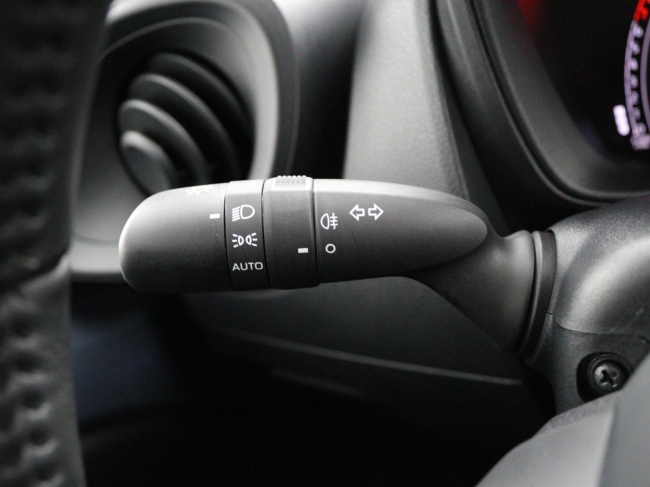 Toyota Aygo X - 1.0 VVT-i MT Play