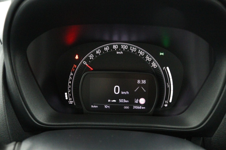 Toyota Aygo X - 1.0 VVT-i MT Play 6