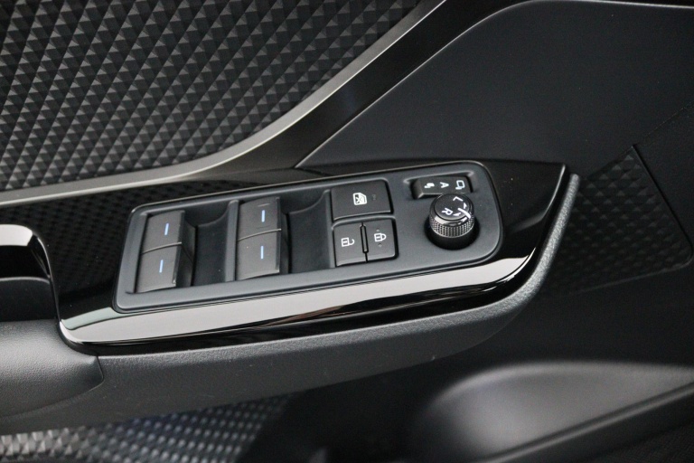 Toyota C-HR - 1.8 Hybrid Executive 28