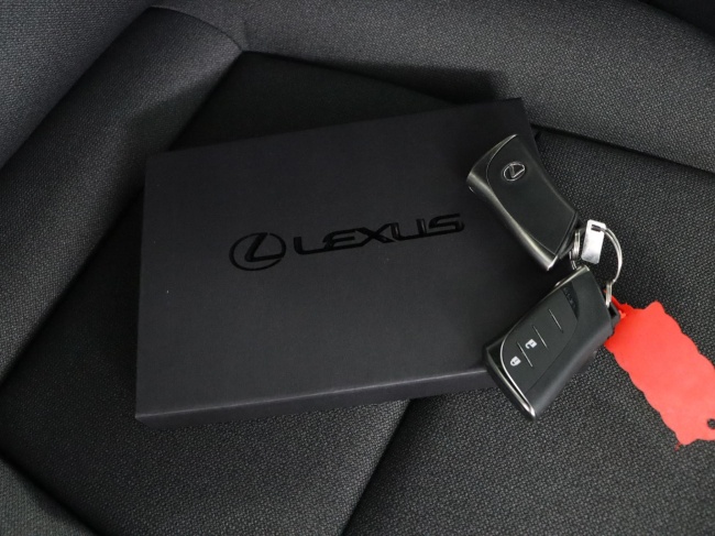 Lexus LBX - Business Line 2WD 