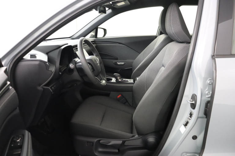 Lexus LBX - Business Line 2WD  17