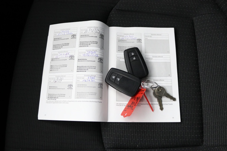 Toyota C-HR - 1.8 Hybrid Bi-Tone 11