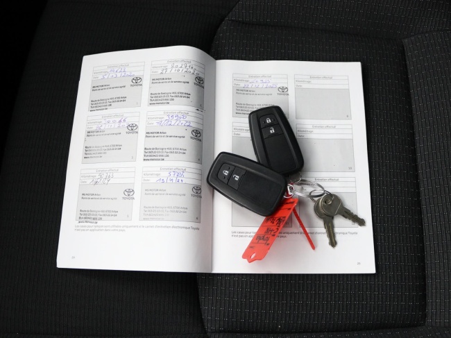 Toyota C-HR - 1.8 Hybrid Bi-Tone