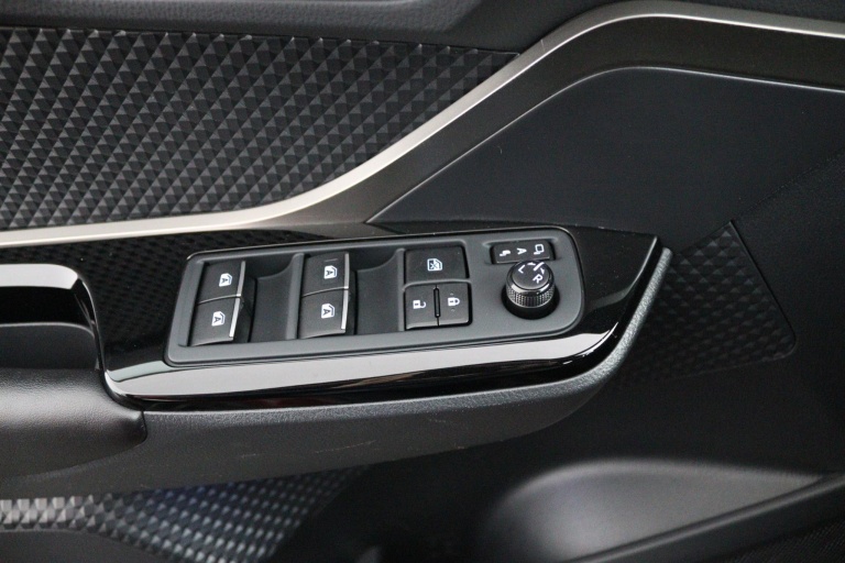 Toyota C-HR - 1.8 Hybrid Bi-Tone 28