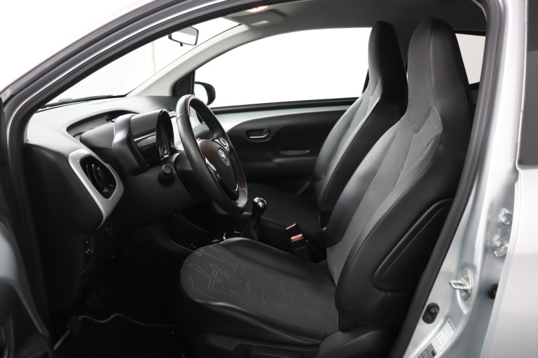 Toyota Aygo - 1.0 VVT-i x-joy 16