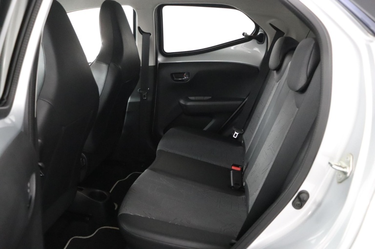 Toyota Aygo - 1.0 VVT-i x-joy 17