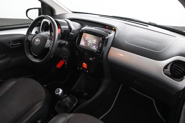 Toyota Aygo - 1.0 VVT-i x-joy 47