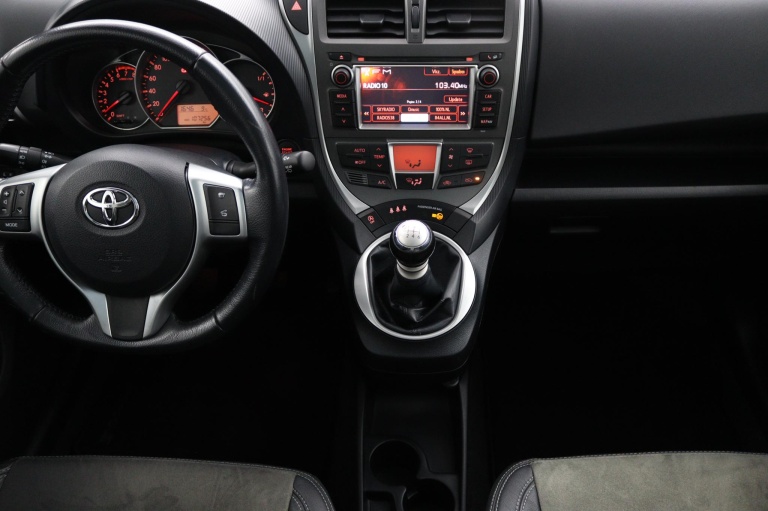 Toyota Verso-S - 1.3 VVT-i Dynamic 26