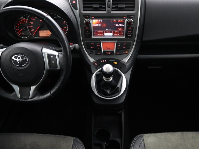 Toyota Verso-S - 1.3 VVT-i Dynamic