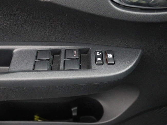 Toyota Verso-S - 1.3 VVT-i Dynamic