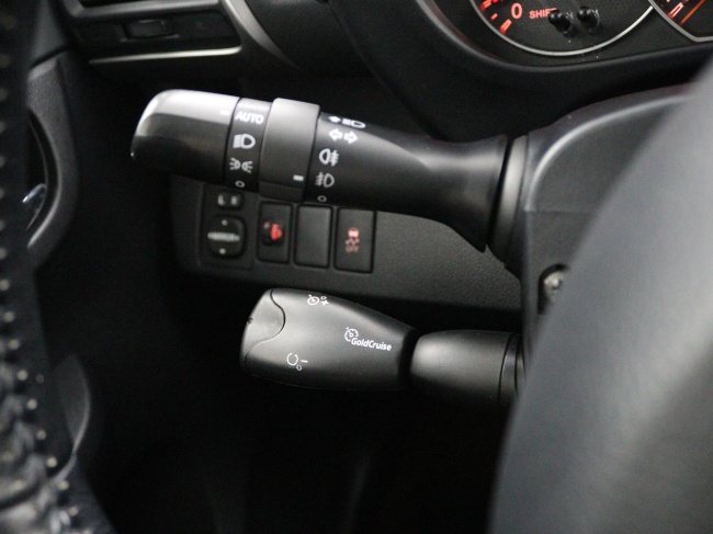 Toyota Verso-S - 1.3 VVT-i Dynamic