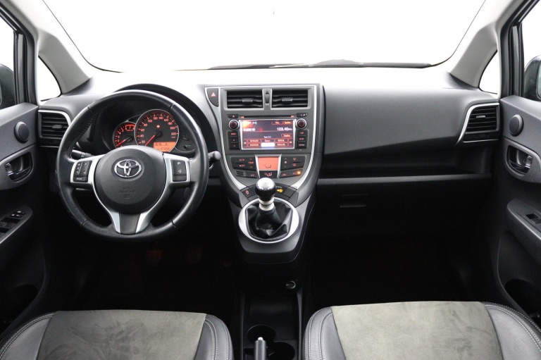 Toyota Verso-S - 1.3 VVT-i Dynamic 4