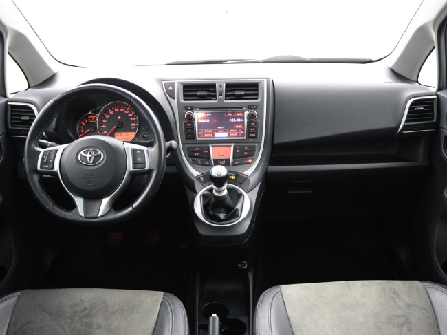 Toyota Verso-S - 1.3 VVT-i Dynamic