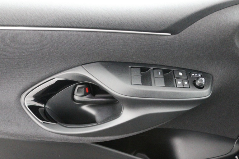 Toyota Yaris - 1.5 Hybrid 115 Dynamic 30