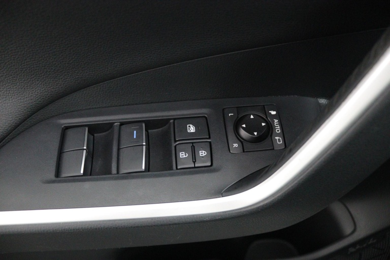 Toyota RAV4 - 2.5 Hybrid AWD Bi-Tone 28