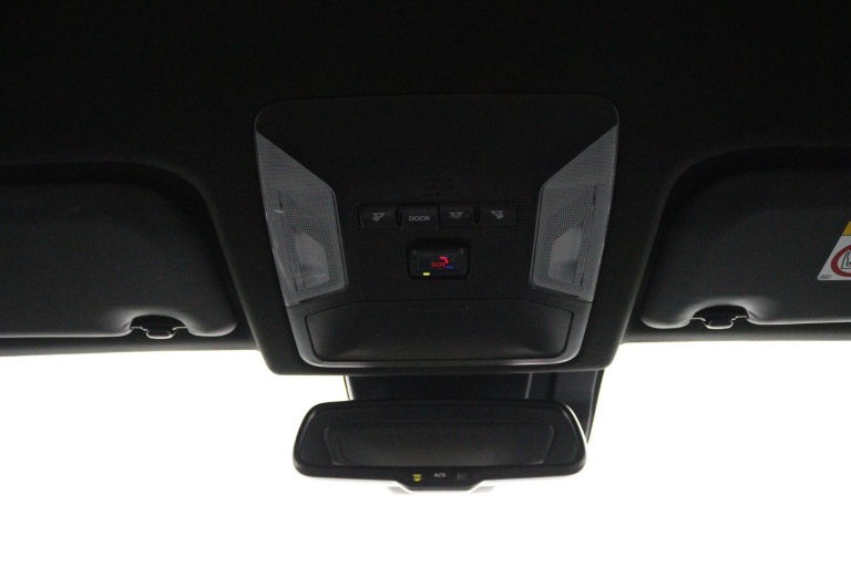 Toyota RAV4 - 2.5 Hybrid AWD Bi-Tone 32