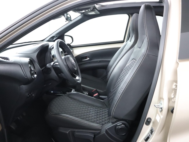 Toyota Aygo X - 1.0 VVT-i MT Premium