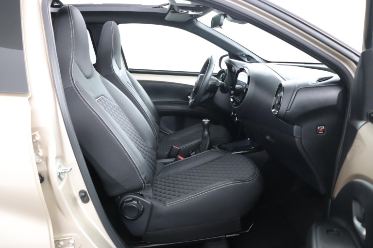 Toyota Aygo X - 1.0 VVT-i MT Premium 22