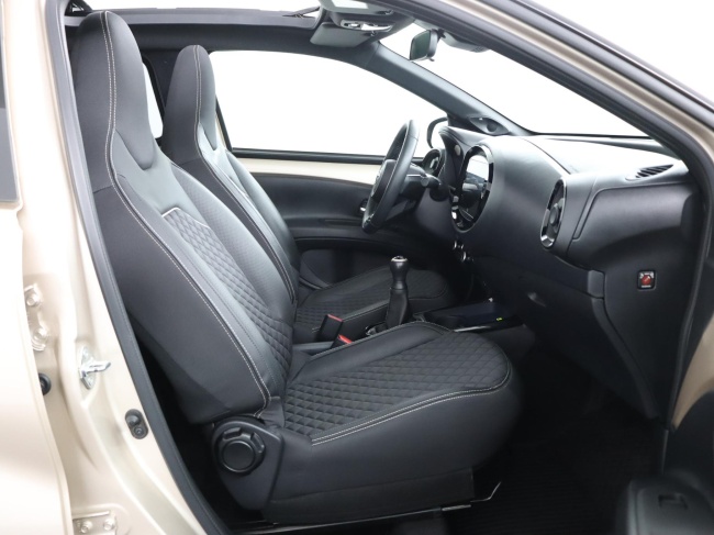 Toyota Aygo X - 1.0 VVT-i MT Premium