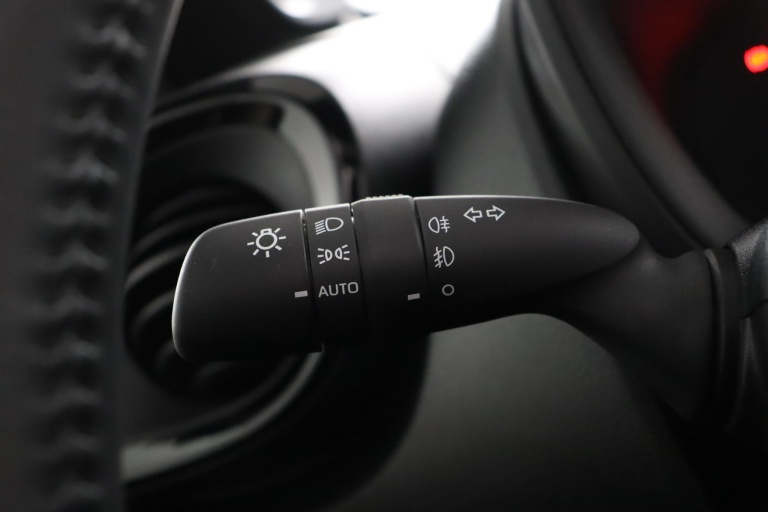 Toyota Aygo X - 1.0 VVT-i MT Premium 31