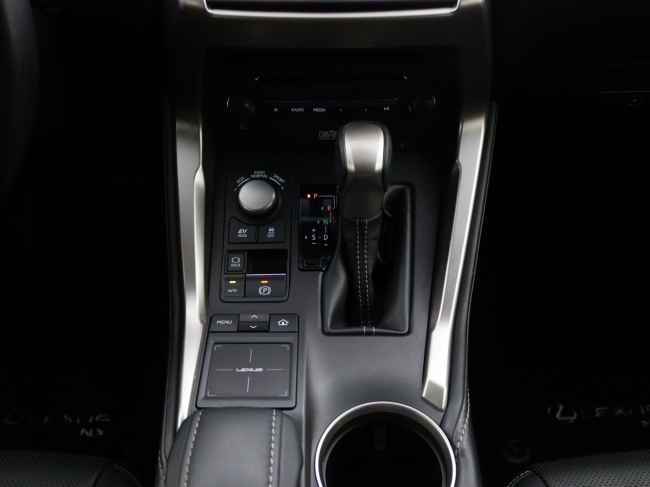 Lexus NX - 300h AWD President Line