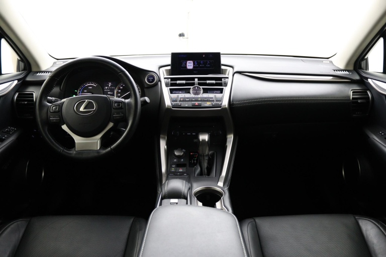 Lexus NX - 300h AWD President Line 4