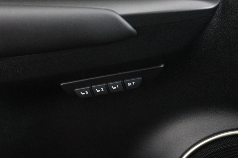 Lexus NX - 300h AWD President Line 44