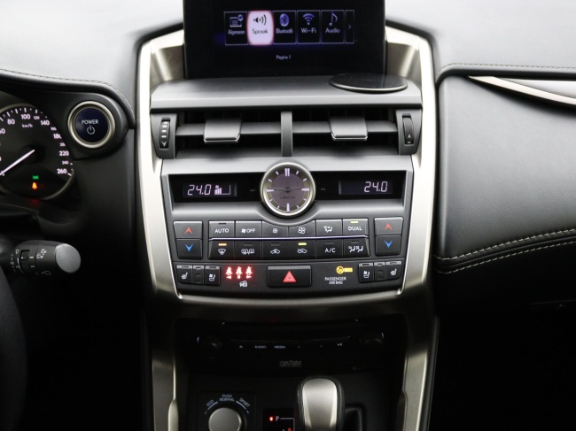 Lexus NX - 300h AWD President Line