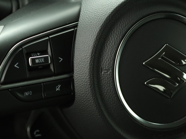 Suzuki Swift - 1.2 Style Smart Hybrid