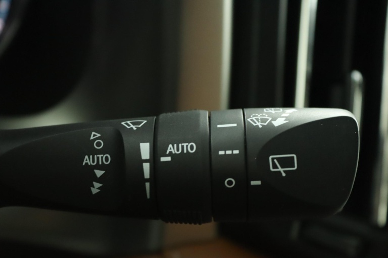 Toyota RAV4 - 2.5 Hybrid AWD Executive Business 32