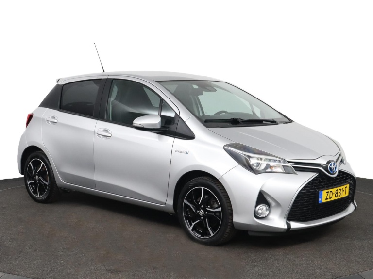 Toyota Yaris - 1.5 Hybrid Dynamic 13