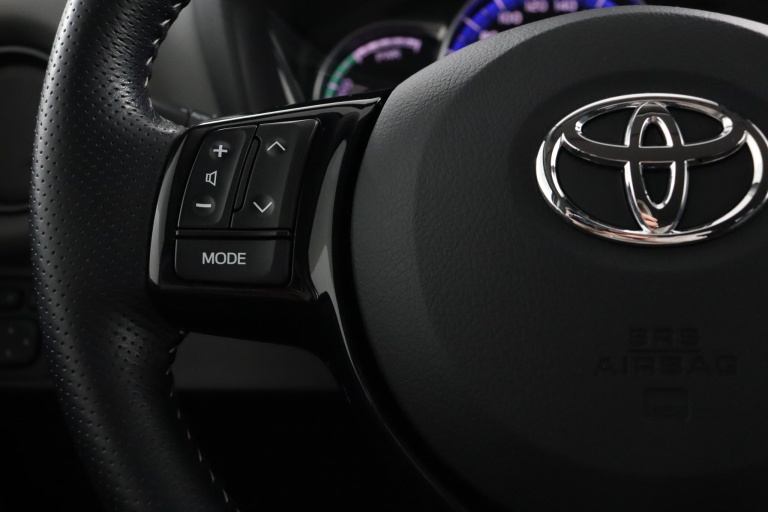 Toyota Yaris - 1.5 Hybrid Dynamic 18