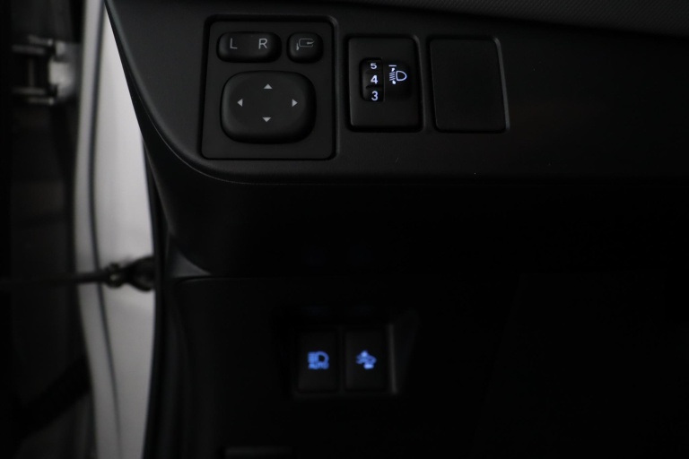 Toyota Yaris - 1.5 Hybrid Dynamic 28