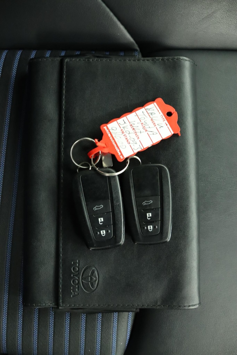 Toyota RAV4 - 2.5 Hybrid Bi-Tone 11