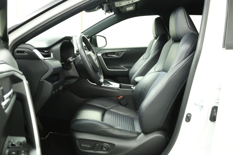 Toyota RAV4 - 2.5 Hybrid Bi-Tone 17