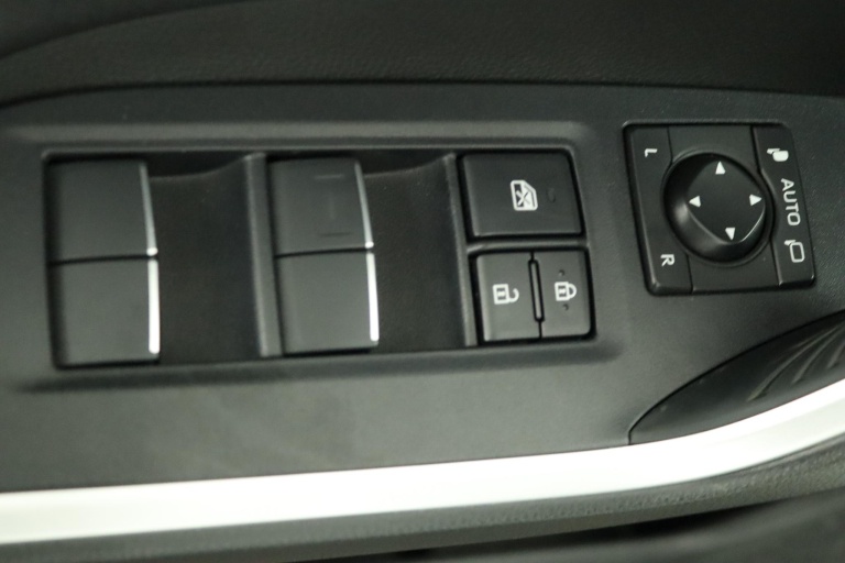 Toyota RAV4 - 2.5 Hybrid Bi-Tone 29