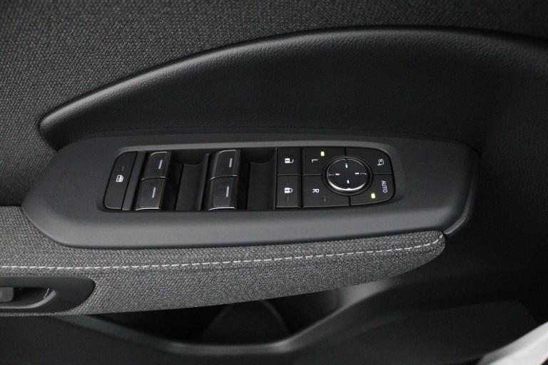 Lexus LBX - Business Line 2WD  26