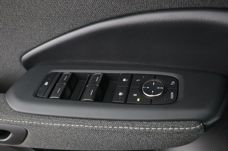 Lexus LBX - Elegant 2WD 29