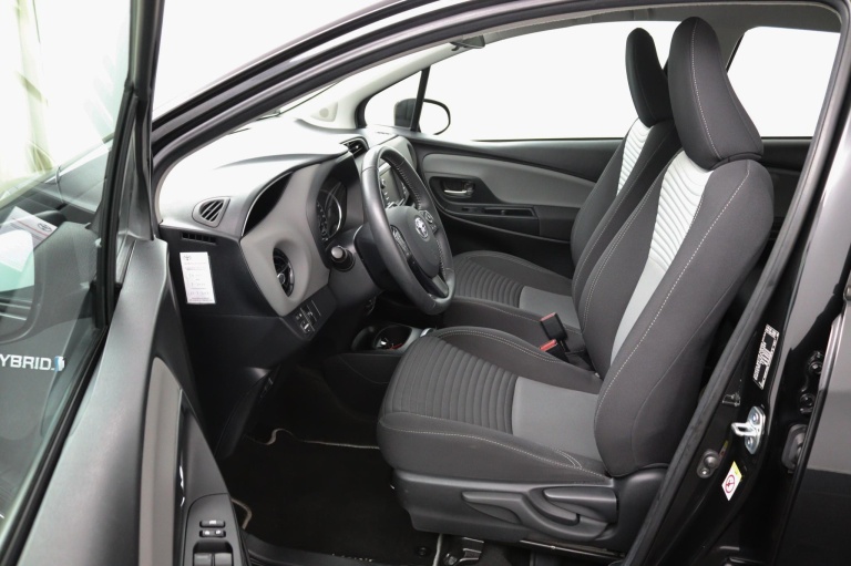 Toyota Yaris - 1.5 Hybrid Design Sport 9