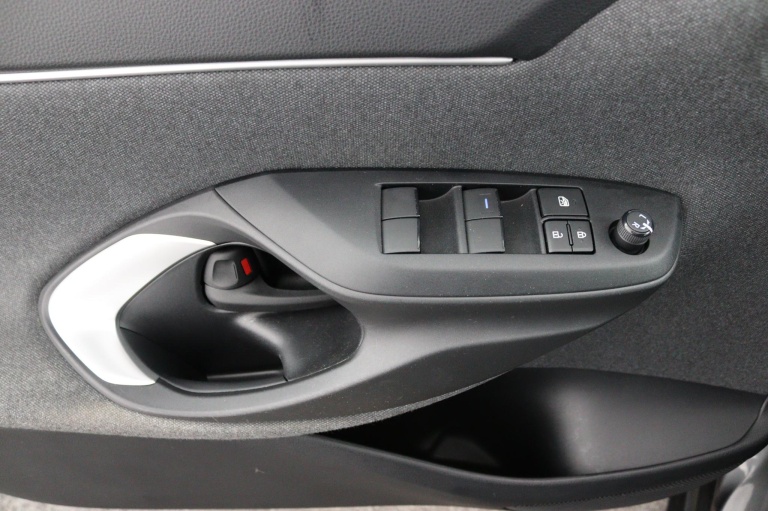 Toyota Yaris Cross - 1.5 Hybrid First Edition 28