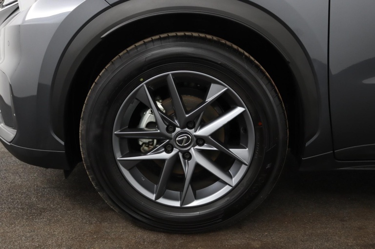 Lexus LBX - Elegant 2WD 37