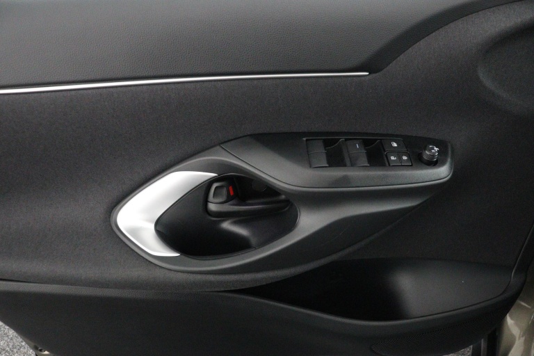 Toyota Yaris Cross - 1.5 Hybrid 115 Active 43