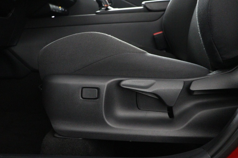 Toyota C-HR - 1.8 Hybrid 140 Executive 66