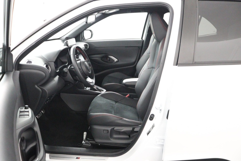 Toyota Yaris Cross - 1.5 Hybrid 130 GR SPORT 17